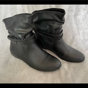 Women’s 7 1/2 American Eagle boots
